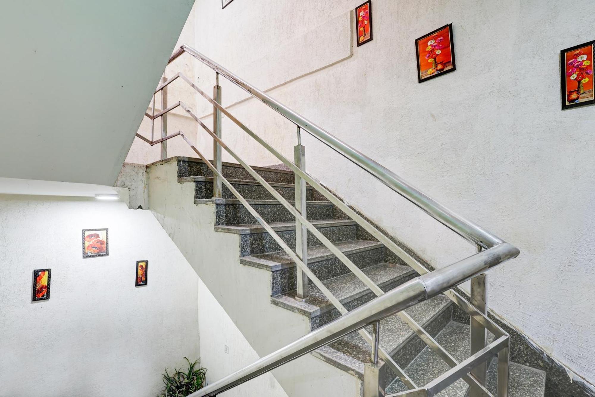 Hotel Aron By The Premium Villa Neu-Delhi Exterior foto
