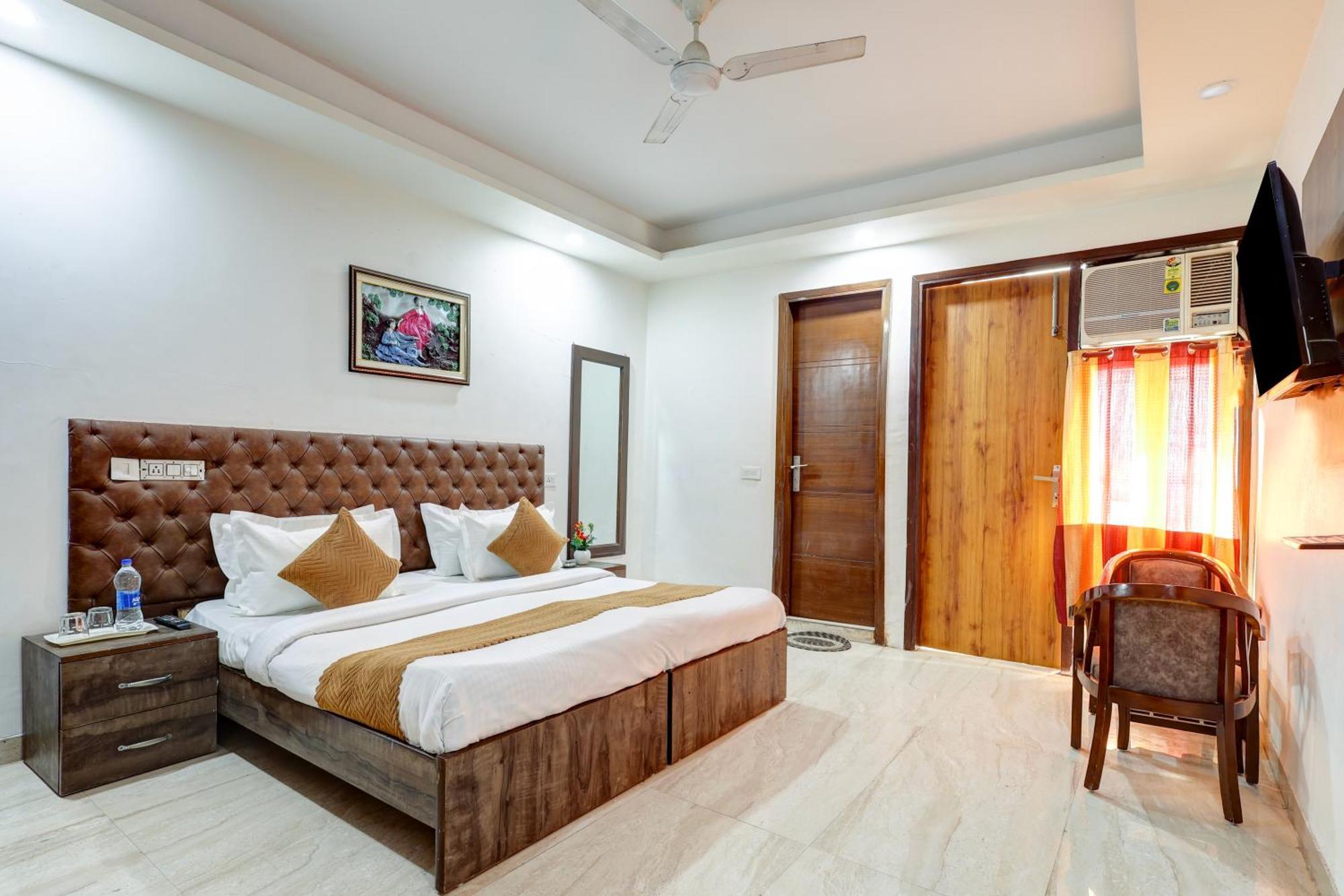 Hotel Aron By The Premium Villa Neu-Delhi Exterior foto